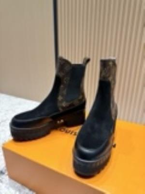 wholesale quality women louis vuitton shoes model no. 550